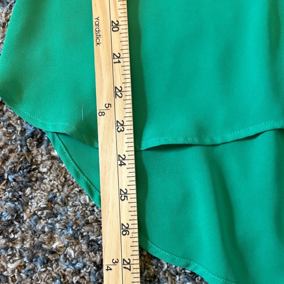 Lily White Green Blouse Top Roll Tab Sleeve V-Neck Cutout Pullover: SZ: M - Picture 10 of 10